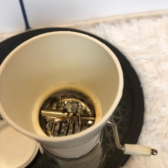 Vintage Gemco Cheese Grater - Picture 6 of 7